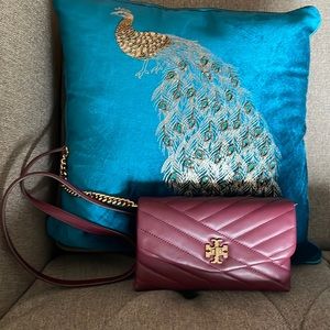 Tory Burch Kira chevron wallet on chain